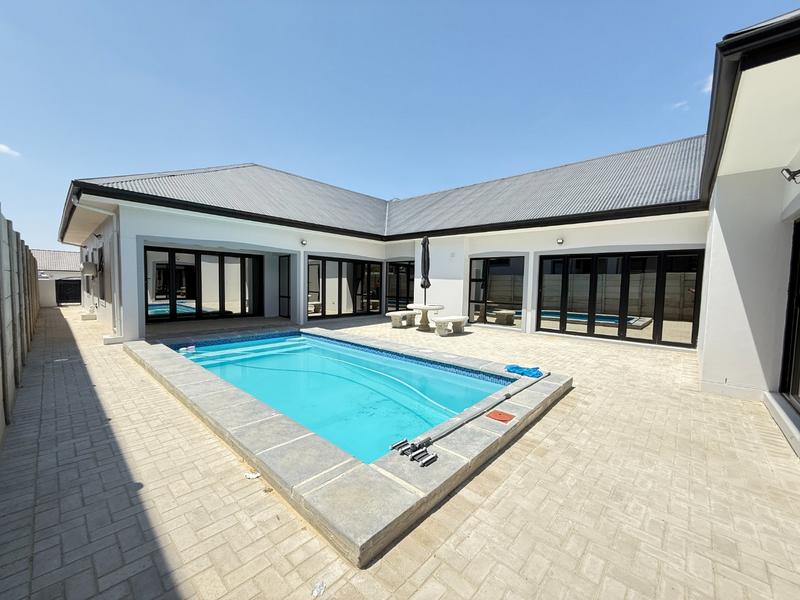 5 Bedroom Property for Sale in Tafelzicht Western Cape